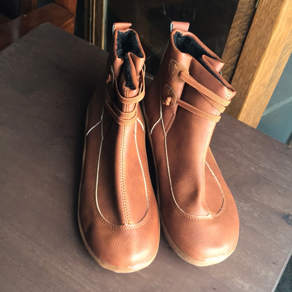 Women’s Faux Leather Shoe